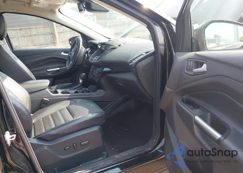 2017 Ford Escape Titanium z USA, uszkodzony, nr VIN 1FMCU0JD6HUE23085